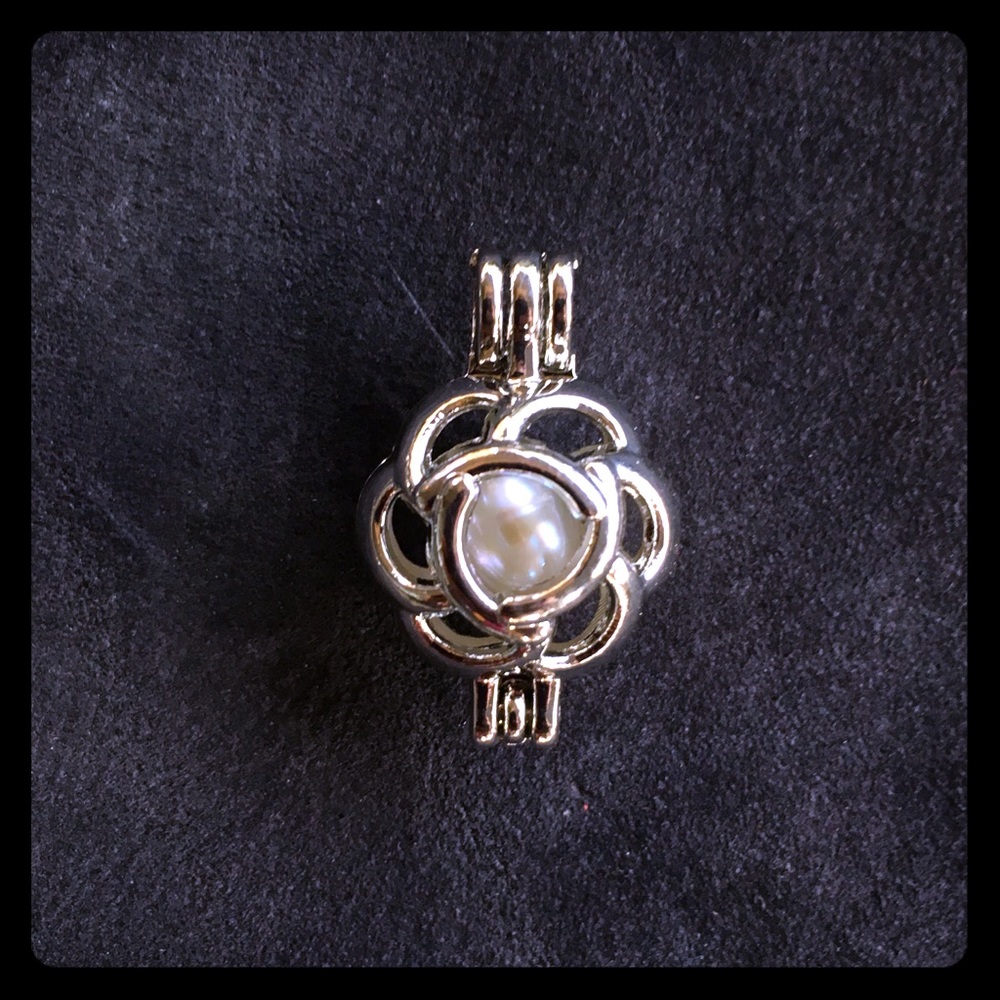 Round Flower Pendant - Holds One Pearl
